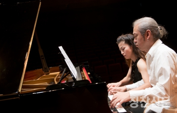 해설이 있는 청소년음악회 썸머페스티벌 피아니스트 박종훈과 그의 아내 치하루 아이자와로 구성된 듀오 비비드